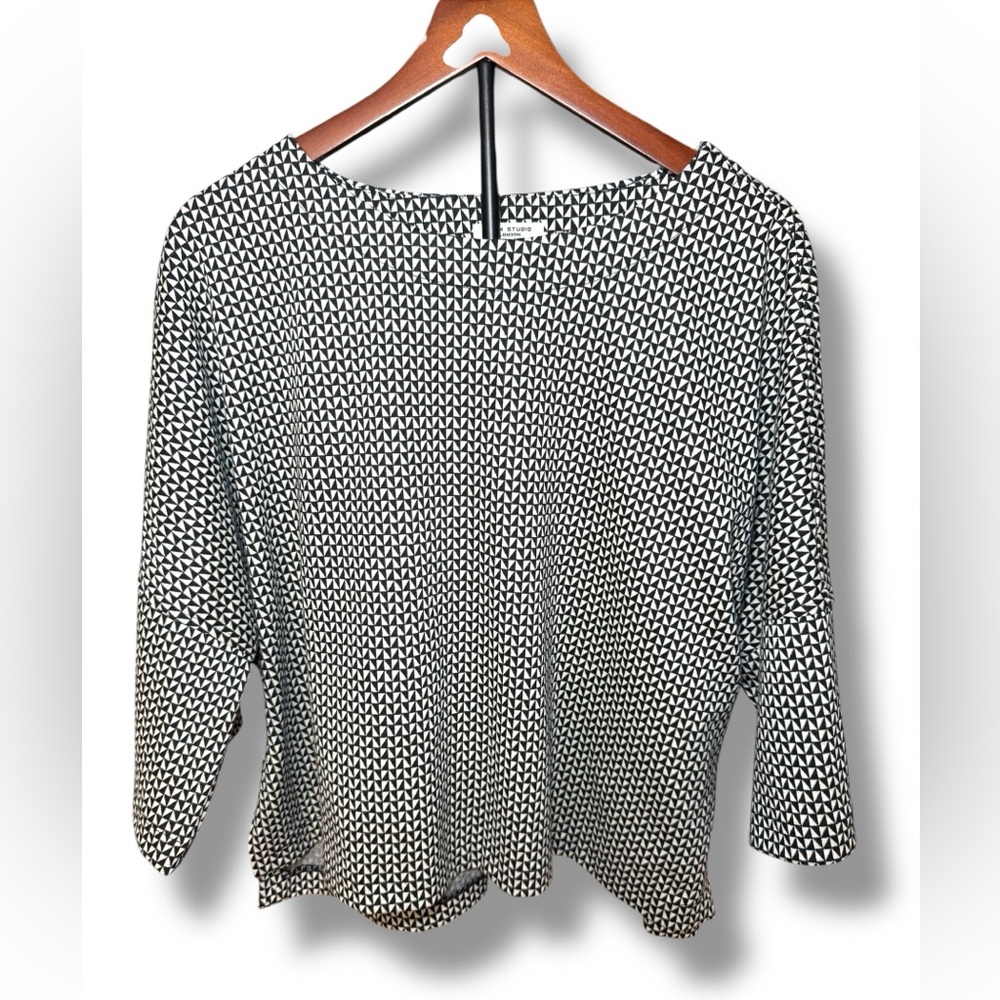 Max Studio Geometric Black and White Oversized Box Top Sz M EUC‎